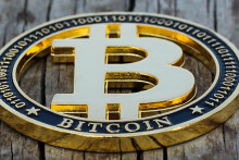 Nhà đầu tư có nên mua vào bitcoin khi giá biến động liên tục?