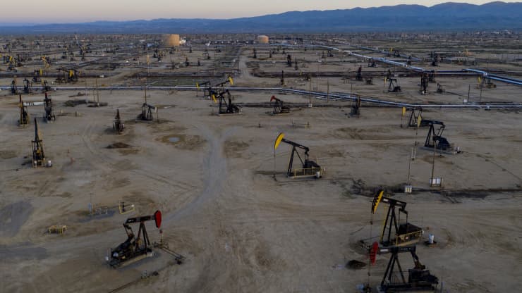 Giá xăng dầu hôm nay 1/12: Dầu giảm trở lại trước cuộc họp của OPEC + về việc cắt giảm sản lượng - Ảnh 1. Giá xăng dầu hôm nay 1/12: Dầu giảm trở lại trước cuộc họp của OPEC + về việc cắt giảm sản lượng - Ảnh 1.