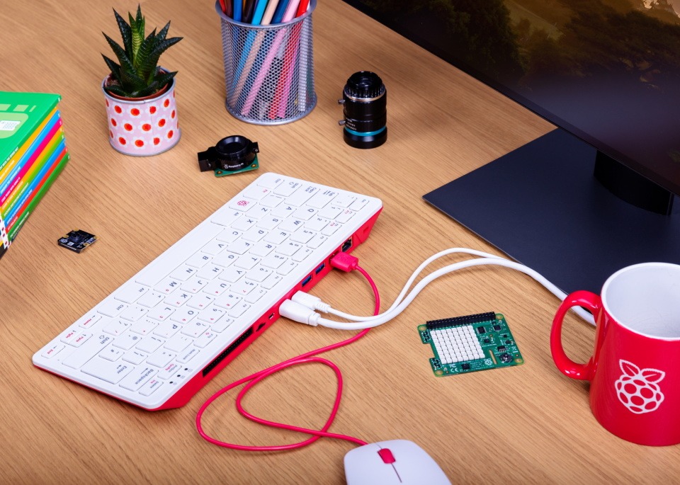 Bàn phím Raspberry Pi 400 ra mắt với RAM 4 GB, giá 1,6 triệu đồng - Ảnh 1. Bàn phím Raspberry Pi 400 ra mắt với RAM 4 GB, giá 1,6 triệu đồng - Ảnh 1.
