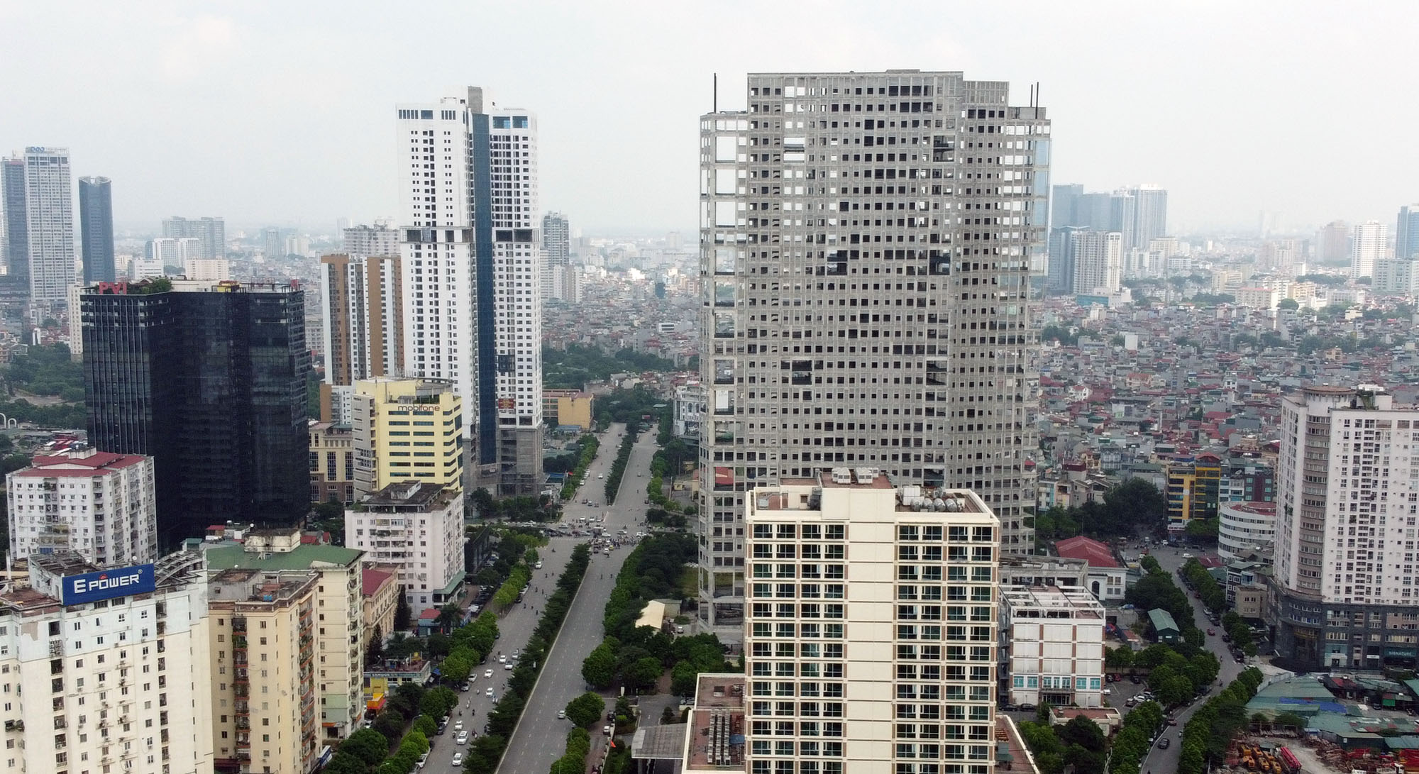Những khu đất 'vàng' bị bỏ hoang giữa lòng thành phố - Ảnh 3. Những khu đất 'vàng' bị bỏ hoang giữa lòng thành phố - Ảnh 3.