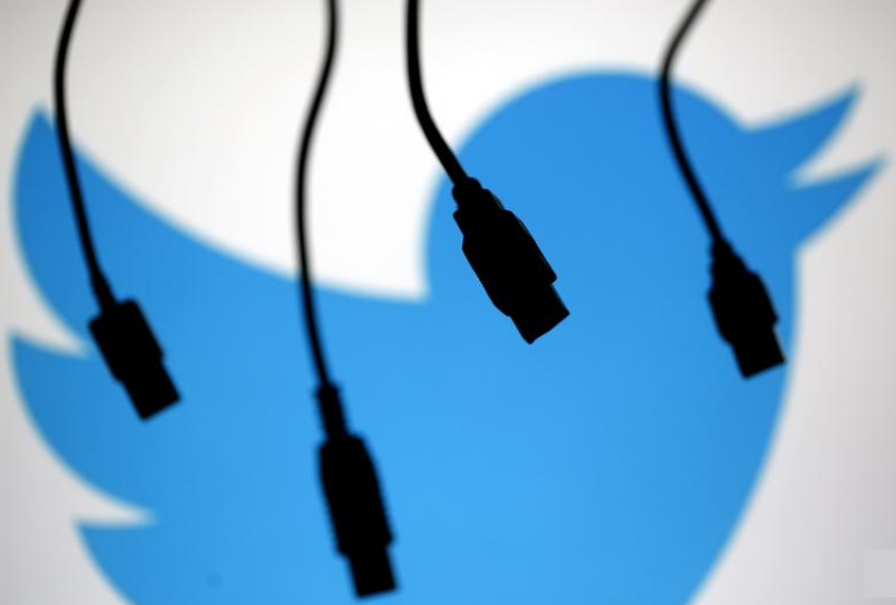 Twitter, Facebook đình chỉ các tài khoản đưa thông tin sai lệch về bầu cử Mỹ - Ảnh 1. Twitter, Facebook đình chỉ các tài khoản đưa thông tin sai lệch về bầu cử Mỹ - Ảnh 1.