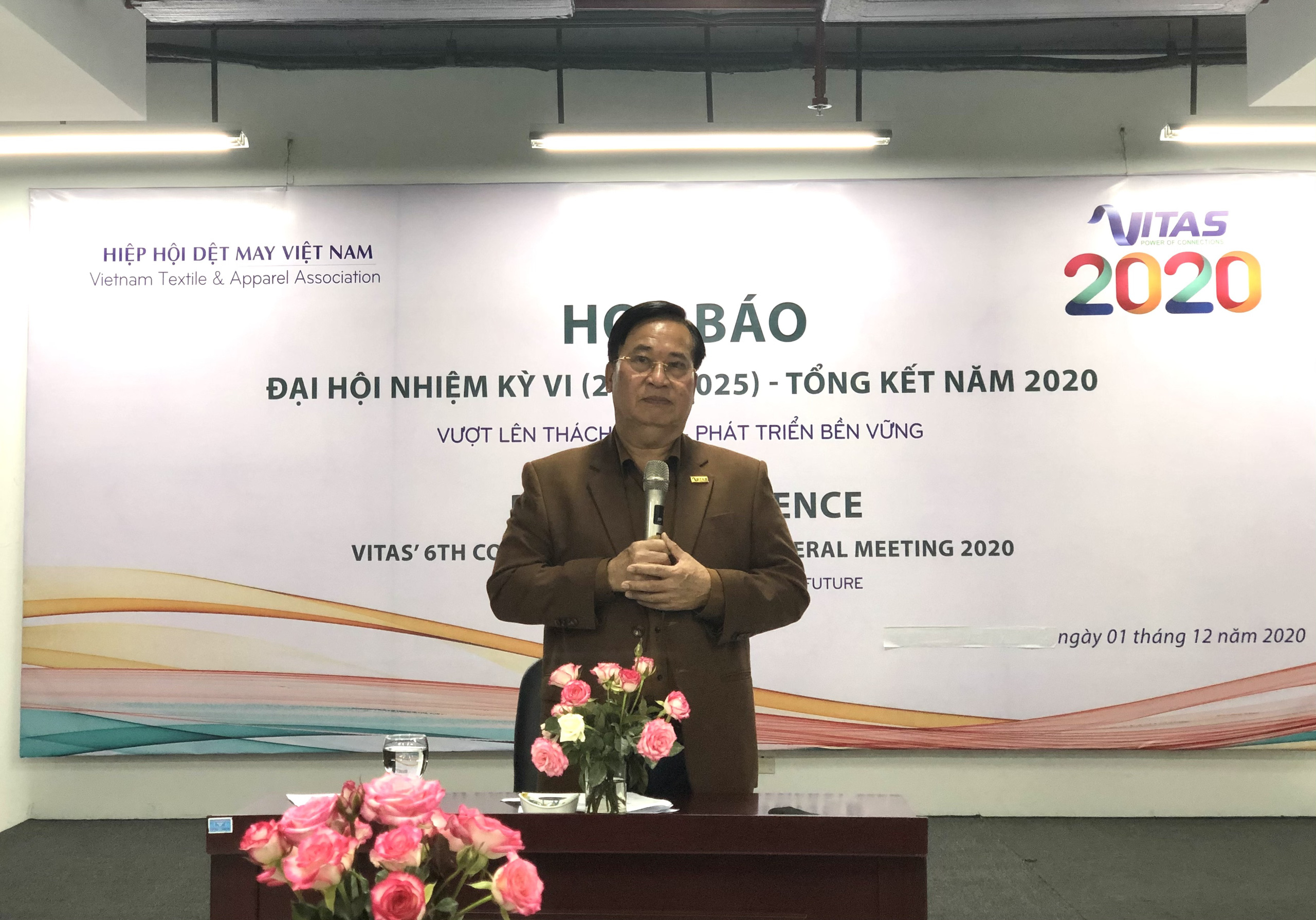 Chủ tịch VITAS: Xuất khẩu dệt may Việt Nam 2021 sẽ tiếp tục khó khăn do COVID-19 - Ảnh 1. Chủ tịch VITAS: Xuất khẩu dệt may Việt Nam 2021 sẽ tiếp tục khó khăn do COVID-19 - Ảnh 1.