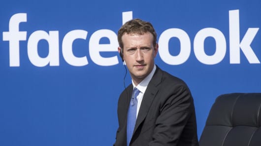 Đế chế của Mark Zuckerberg có nguy cơ sụp đổ nếu mất đi WhatsApp và Instagram - Ảnh 1.