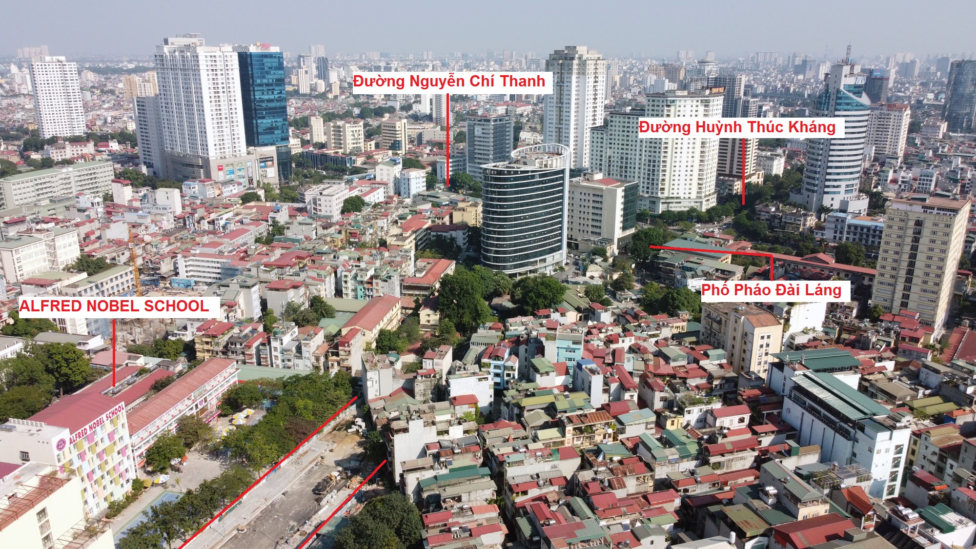 Đường Huỳnh Thúc Kháng kéo dài có mức đầu tư gần 350 tỉ đồng, dự án được khởi công ngày 8/3/2019 với thời gian thực hiện trong giai đoạn 2018-2022. Trong ảnh, tuyến đường này đang thi công từ đoạn trường Alfred Nobel School. Đường Huỳnh Thúc Kháng kéo dài có mức đầu tư gần 350 tỉ đồng, dự án được khởi công ngày 8/3/2019 với thời gian thực hiện trong giai đoạn 2018-2022. Trong ảnh, tuyến đường này đang thi công từ đoạn trường Alfred Nobel School.