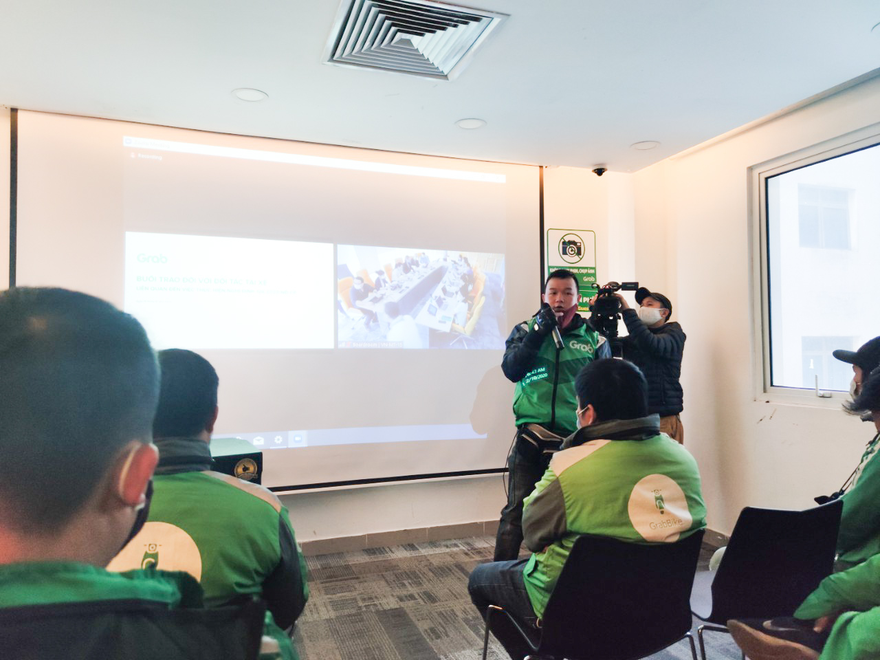 Đối thoại Grab - tài xế: Đối tác gợi ý việc thu hộ VAT của khách, giữ nguyên chiết khấu cũ - Ảnh 2. Đối thoại Grab - tài xế: Đối tác gợi ý việc thu hộ VAT của khách, giữ nguyên chiết khấu cũ - Ảnh 2.