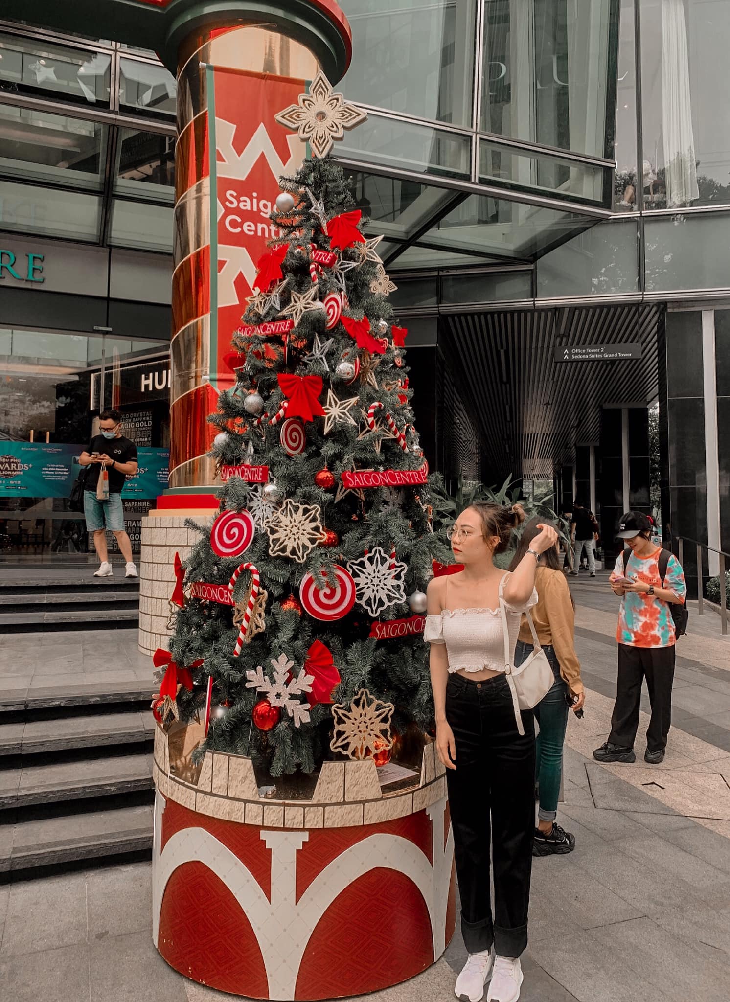Khám phá vạn góc ‘sống ảo’ cùng những cây thông Noel độc lạ quanh Sài Gòn - Ảnh 6. Khám phá vạn góc ‘sống ảo’ cùng những cây thông Noel độc lạ quanh Sài Gòn - Ảnh 6.