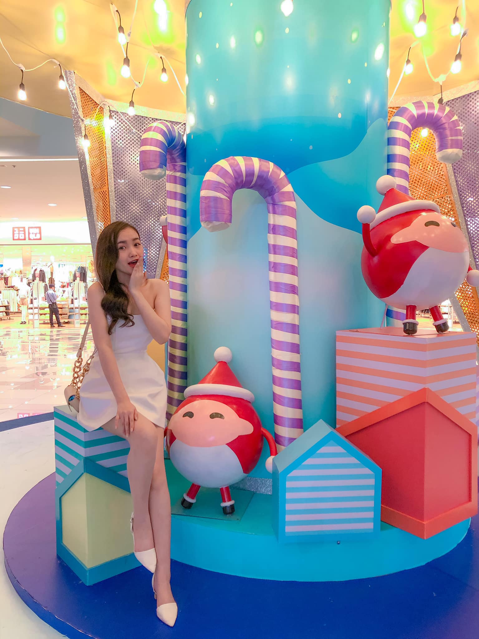 Khám phá vạn góc ‘sống ảo’ cùng những cây thông Noel độc lạ quanh Sài Gòn - Ảnh 4. Khám phá vạn góc ‘sống ảo’ cùng những cây thông Noel độc lạ quanh Sài Gòn - Ảnh 4.