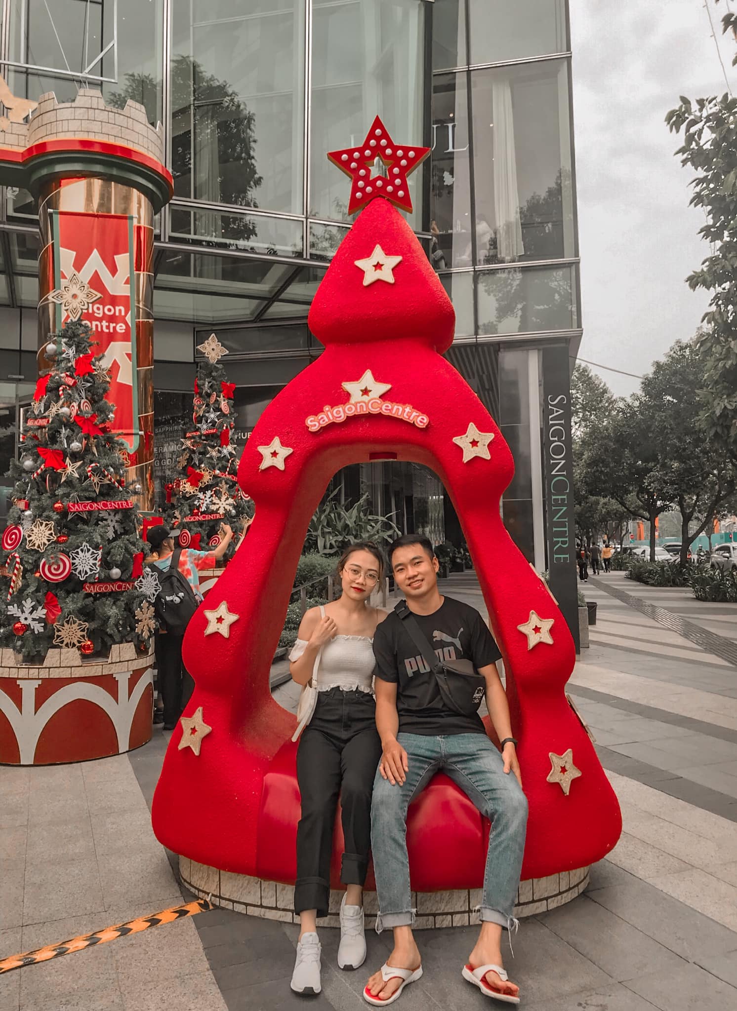 Khám phá vạn góc ‘sống ảo’ cùng những cây thông Noel độc lạ quanh Sài Gòn - Ảnh 7. Khám phá vạn góc ‘sống ảo’ cùng những cây thông Noel độc lạ quanh Sài Gòn - Ảnh 7.