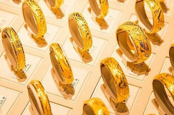 So sánh giá vàng hôm nay 10/12: Tiếp tục giảm gần về mốc 55 triệu đồng/lượng