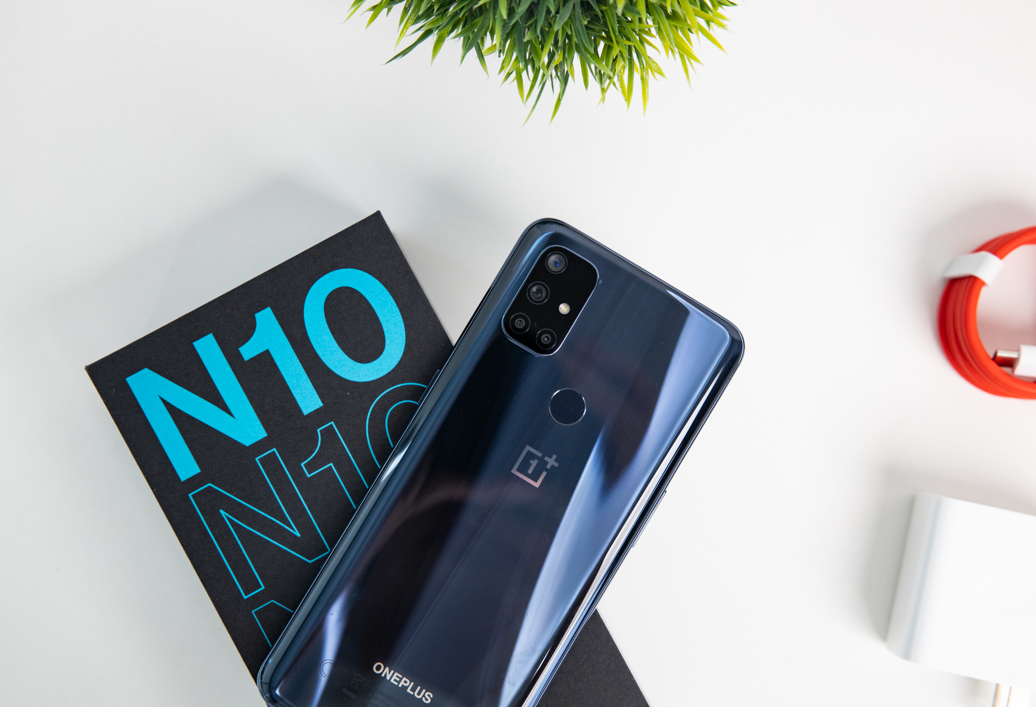 OnePlus Nord N10 5G khiến thị trường điện thoại tháng 12 thêm nóng - Ảnh 1.
