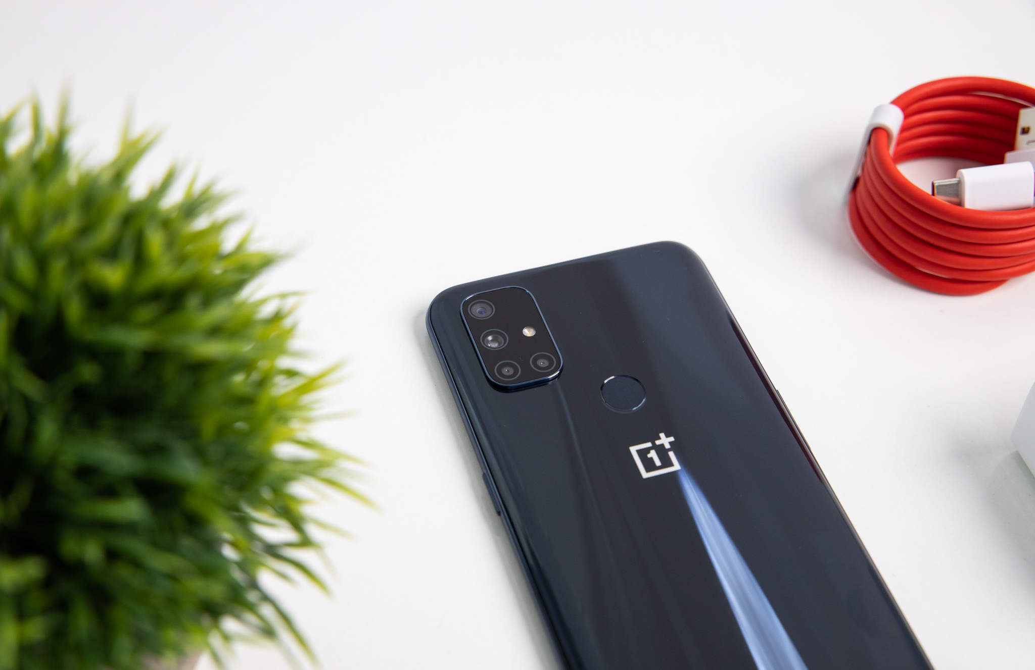 OnePlus Nord N10 5G khiến thị trường điện thoại tháng 12 thêm nóng - Ảnh 2.