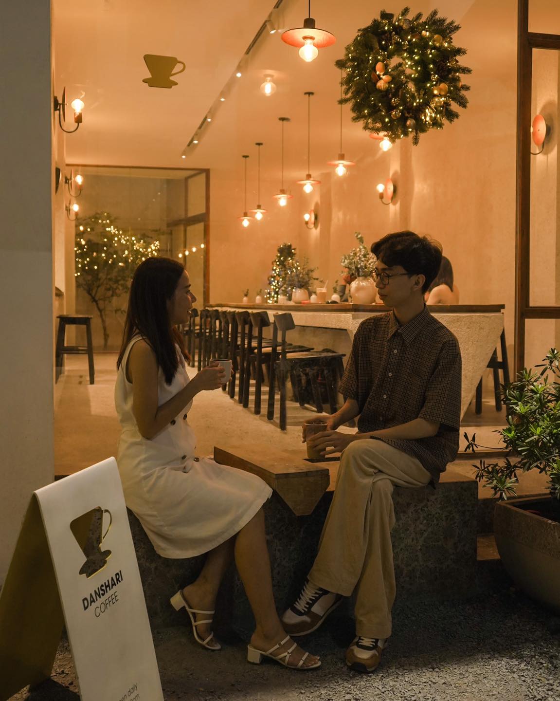 10 quán cà phê ‘sống ảo’ cho những tín đồ mê chụp ảnh mùa Giáng sinh tại Sài Gòn - Ảnh 16.