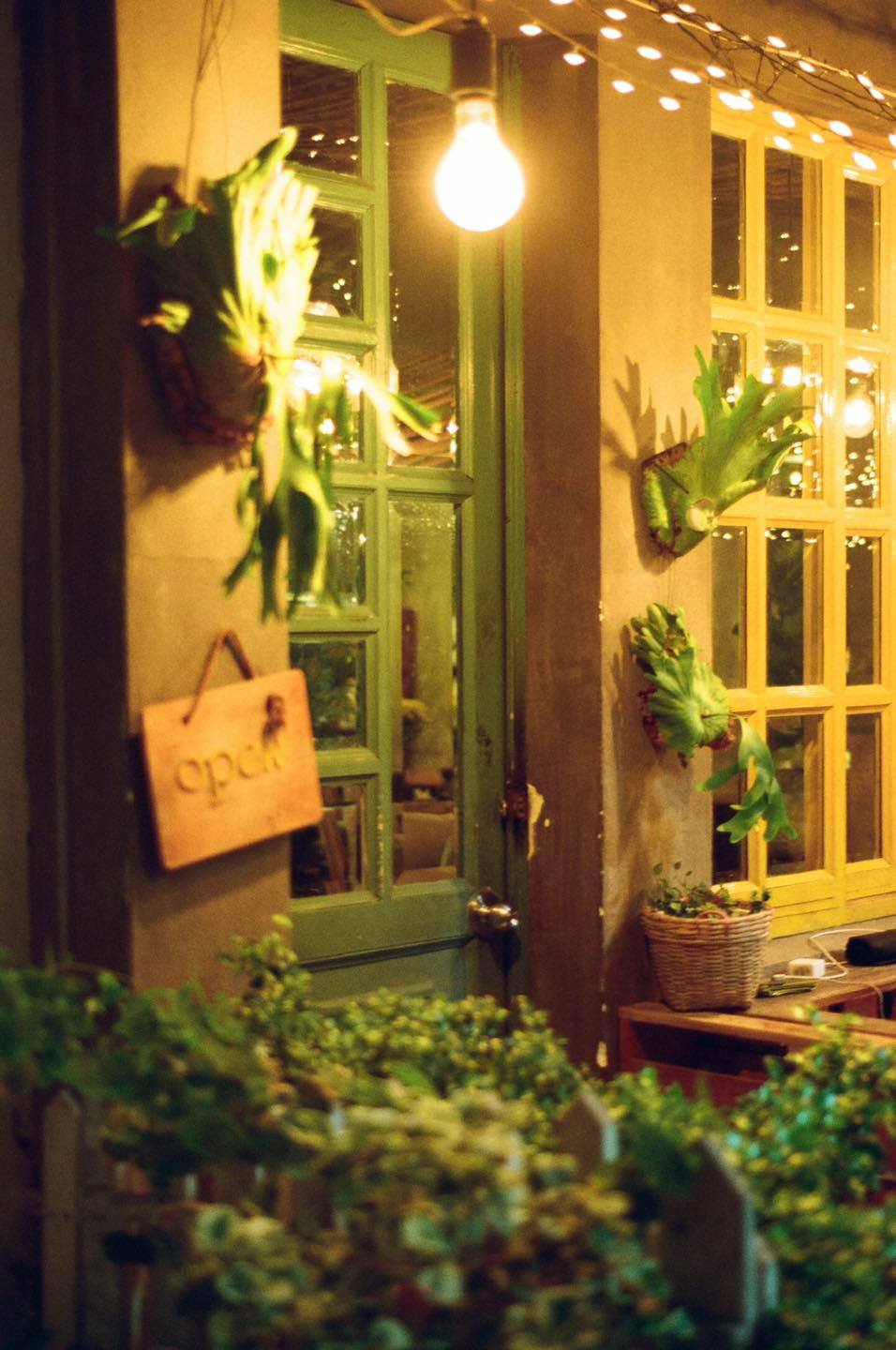 10 quán cà phê ‘sống ảo’ cho những tín đồ mê chụp ảnh mùa Giáng sinh tại Sài Gòn - Ảnh 19.
