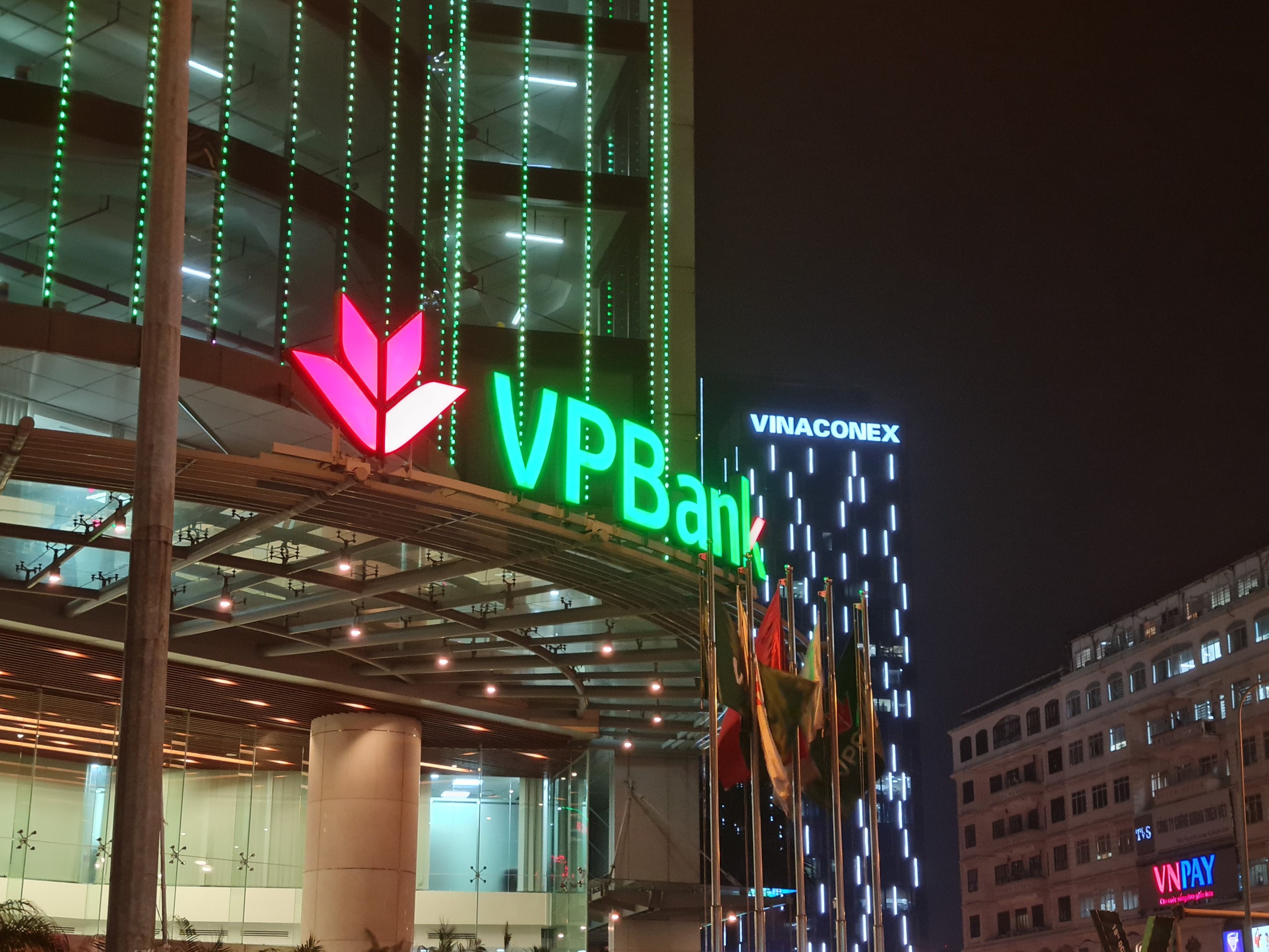 Ban lãnh đạo VPBank mua xong 6,8 triệu cổ phiếu ESOP - Ảnh 1. Ban lãnh đạo VPBank mua xong 6,8 triệu cổ phiếu ESOP - Ảnh 1.