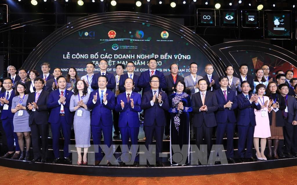 Công bố Top 100 doanh nghiệp phát triển bền vững tại Việt Nam - Ảnh 1. Công bố Top 100 doanh nghiệp phát triển bền vững tại Việt Nam - Ảnh 1.