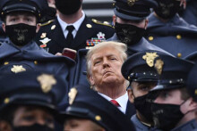 Ông Trump chưa muốn tiêm vắc xin Covid-19