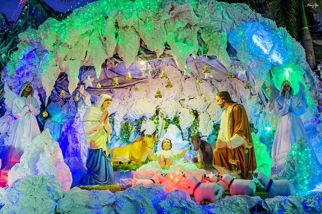 Chiêm ngưỡng những hang đá Giáng sinh đẹp mắt tại 5 xóm đạo nổi tiếng ở Sài Gòn - Ảnh 3. Chiêm ngưỡng những hang đá Giáng sinh đẹp mắt tại 5 xóm đạo nổi tiếng ở Sài Gòn - Ảnh 3.
