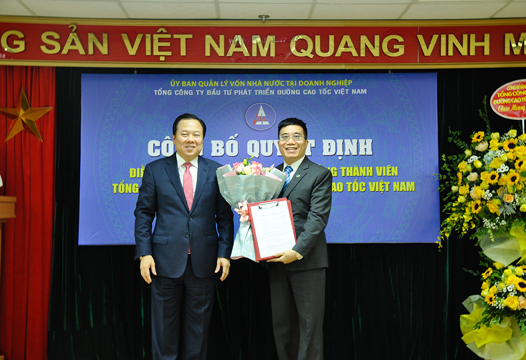 Lãnh đạo Tổng công ty Hàng hải Việt Nam làm Chủ tịch VEC - Ảnh 1. Lãnh đạo Tổng công ty Hàng hải Việt Nam làm Chủ tịch VEC - Ảnh 1.