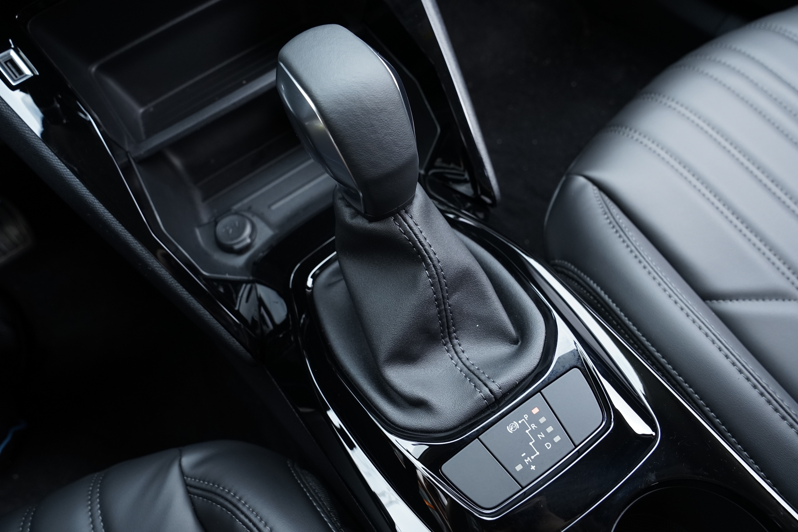 Thaco ra mắt Peugeot 2008 trong bộ ba sản phẩm SUV thế hệ mới - Ảnh 8. Thaco ra mắt Peugeot 2008 trong bộ ba sản phẩm SUV thế hệ mới - Ảnh 8.