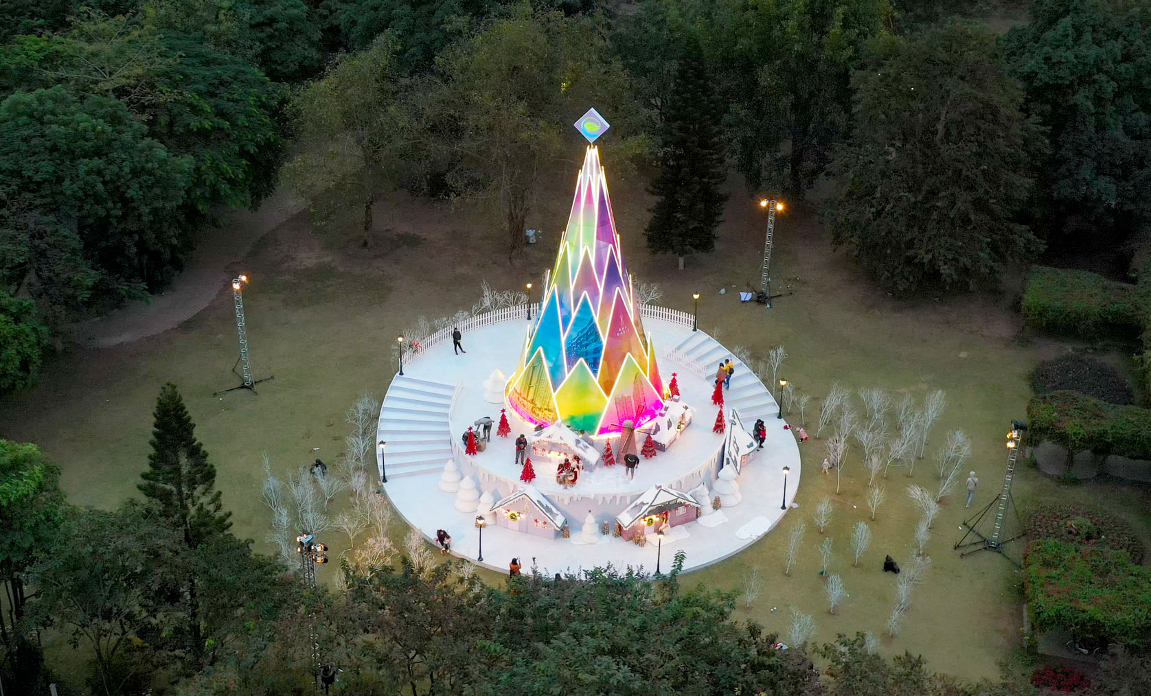 Gợi ý những địa điểm chụp ảnh mới lạ mùa Noel năm nay tại Hà Nội - Ảnh 12. Gợi ý những địa điểm chụp ảnh mới lạ mùa Noel năm nay tại Hà Nội - Ảnh 12.