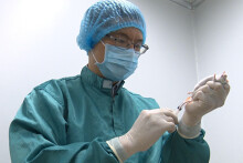 Hôm nay, Việt Nam tiêm thử nghiệm vắc xin Covid-19 cho ba tình nguyện viên đầu tiên
