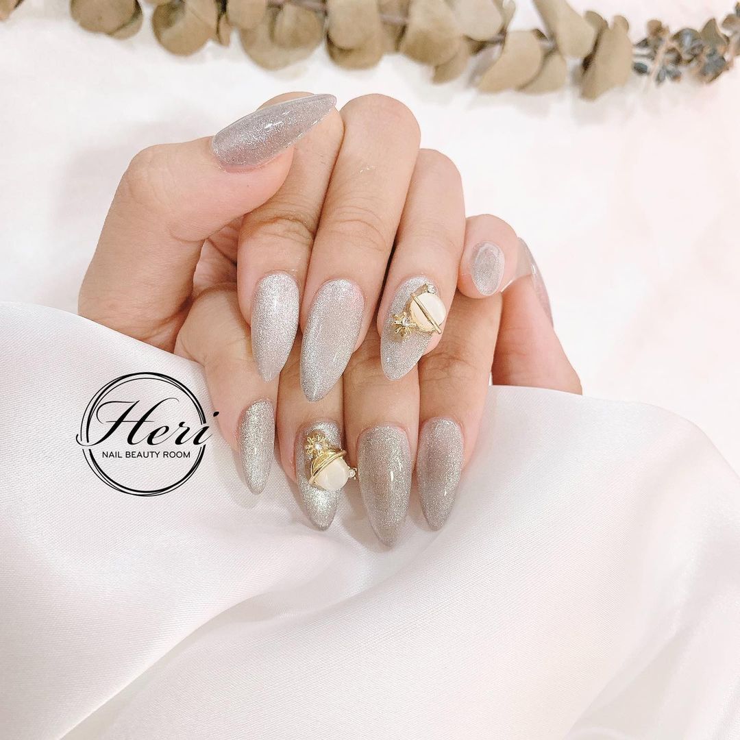 Hưởng ứng Noel bằng những mẫu nail có họa tiết nổi bật và độc đáo - Ảnh 12. Hưởng ứng Noel bằng những mẫu nail có họa tiết nổi bật và độc đáo - Ảnh 12.