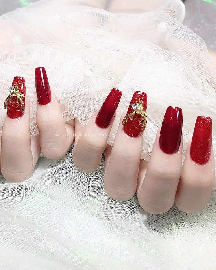 Hưởng ứng Noel bằng những mẫu nail có họa tiết nổi bật và độc đáo - Ảnh 13. Hưởng ứng Noel bằng những mẫu nail có họa tiết nổi bật và độc đáo - Ảnh 13.