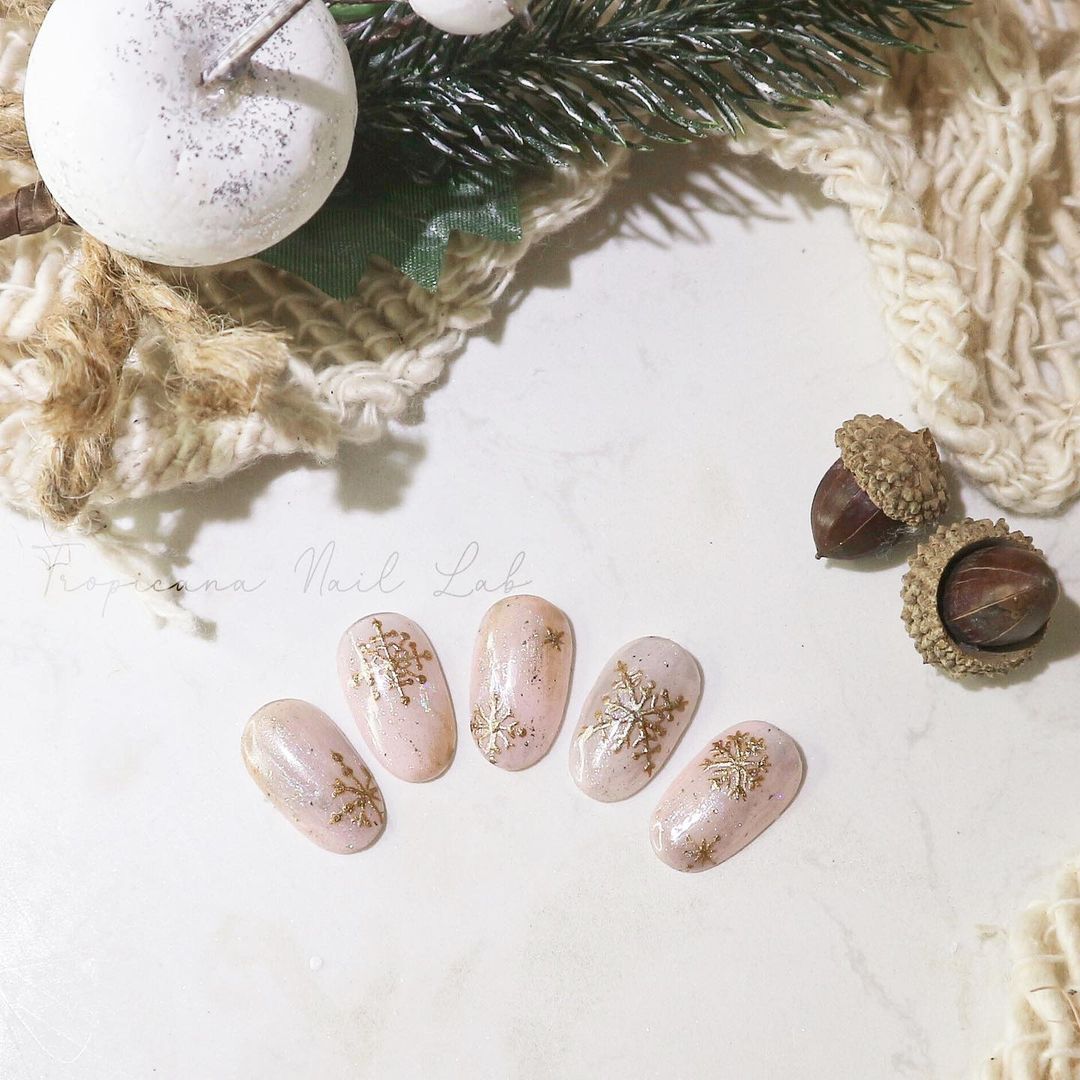 Hưởng ứng Noel bằng những mẫu nail có họa tiết nổi bật và độc đáo - Ảnh 19. Hưởng ứng Noel bằng những mẫu nail có họa tiết nổi bật và độc đáo - Ảnh 19.