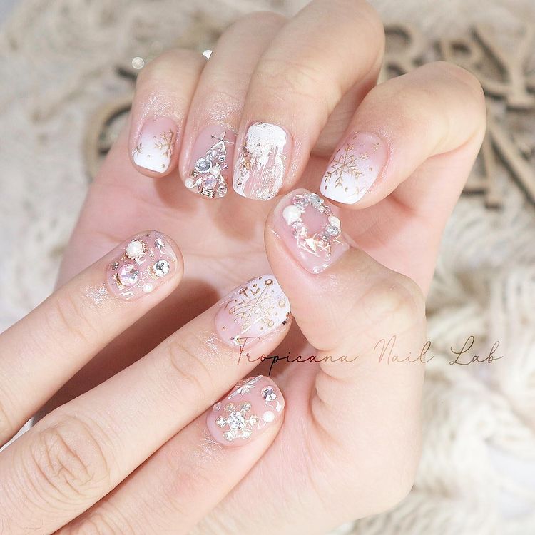 Hưởng ứng Noel bằng những mẫu nail có họa tiết nổi bật và độc đáo - Ảnh 10. Hưởng ứng Noel bằng những mẫu nail có họa tiết nổi bật và độc đáo - Ảnh 10.