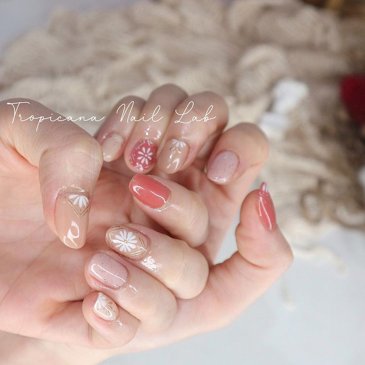 Hưởng ứng Noel bằng những mẫu nail có họa tiết nổi bật và độc đáo - Ảnh 22. Hưởng ứng Noel bằng những mẫu nail có họa tiết nổi bật và độc đáo - Ảnh 22.