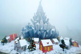 Những cây thông Noel làm từ nông sản độc đáo trong 'ngôi làng tuyết' ở Fansipan