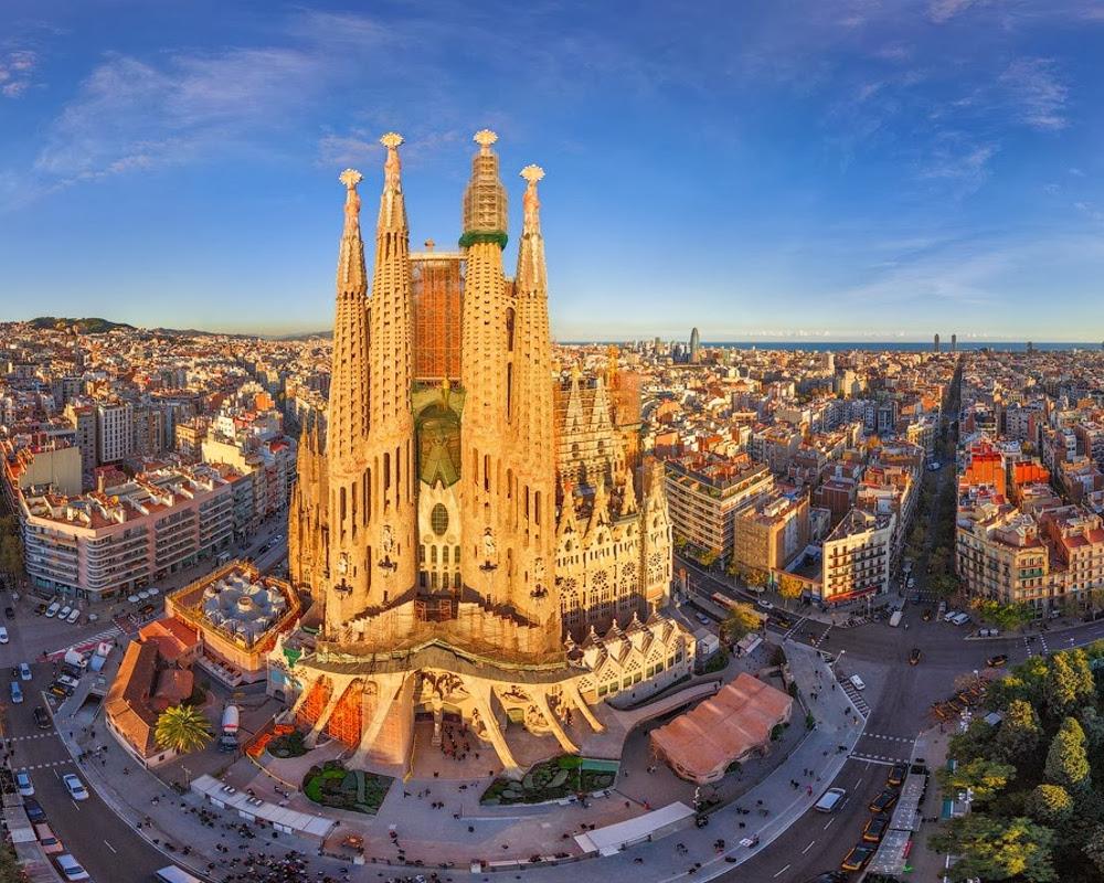 Trải nghiệm du lịch ảo đến Barcelona, thành phố xinh đẹp và quyến rũ nhất Tây Ban Nha - Ảnh 1.