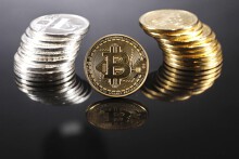 Cuộc tranh luận gay gắt trên Phố Wall hiện nay: Mua vàng hay bitcoin