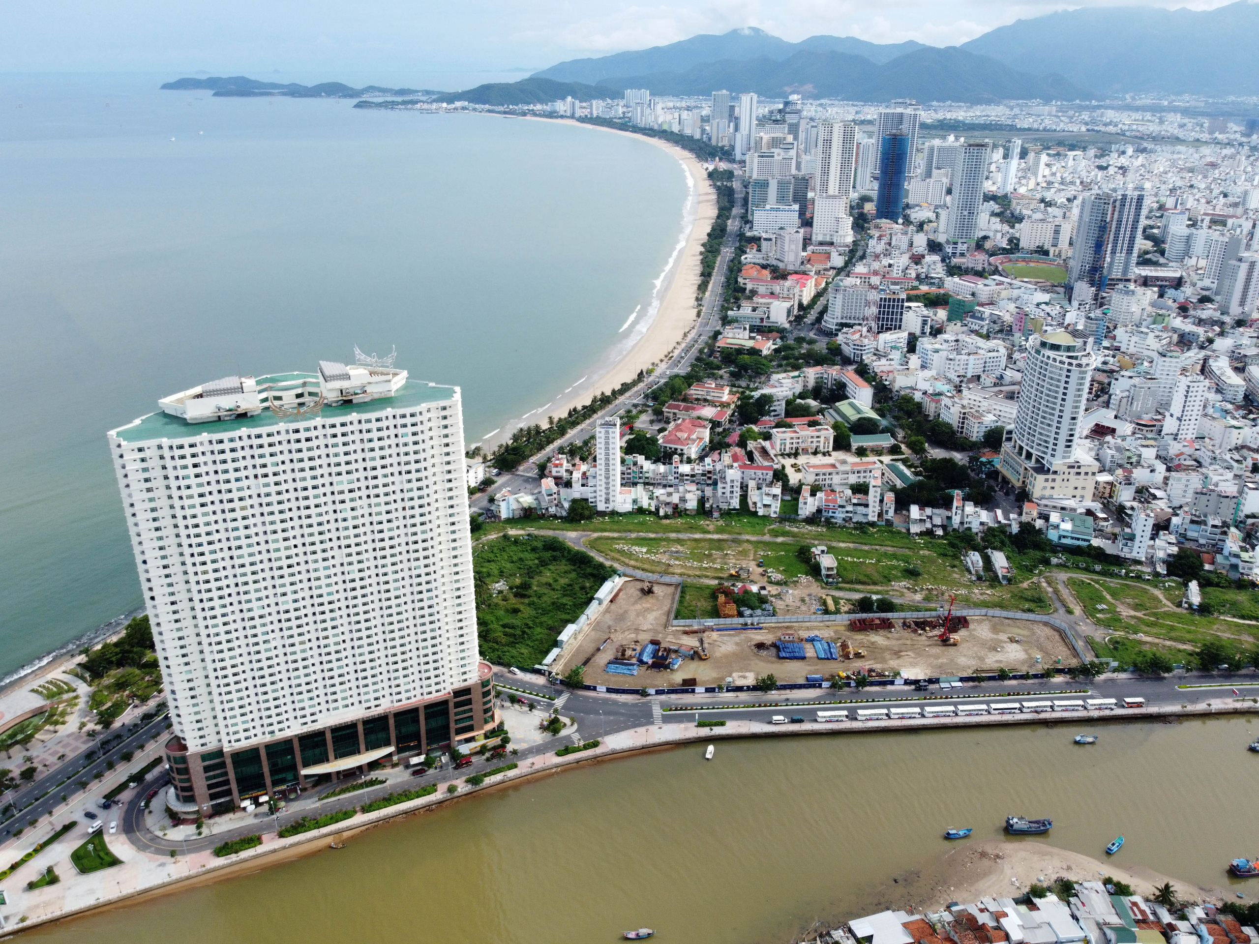 Năm 2021 BĐS Khánh Hòa kỳ vọng các dự án pháp lý chuẩn chỉnh - Ảnh 3. Năm 2021 BĐS Khánh Hòa kỳ vọng các dự án pháp lý chuẩn chỉnh - Ảnh 3.