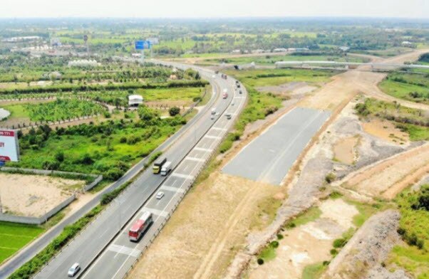 Ninh Thuận đề nghị Tập đoàn Điện lực sớm di dời đường dây 220kV để triển khai đoạn cao tốc Bắc – Nam - Ảnh 1. Ninh Thuận đề nghị Tập đoàn Điện lực sớm di dời đường dây 220kV để triển khai đoạn cao tốc Bắc – Nam - Ảnh 1.