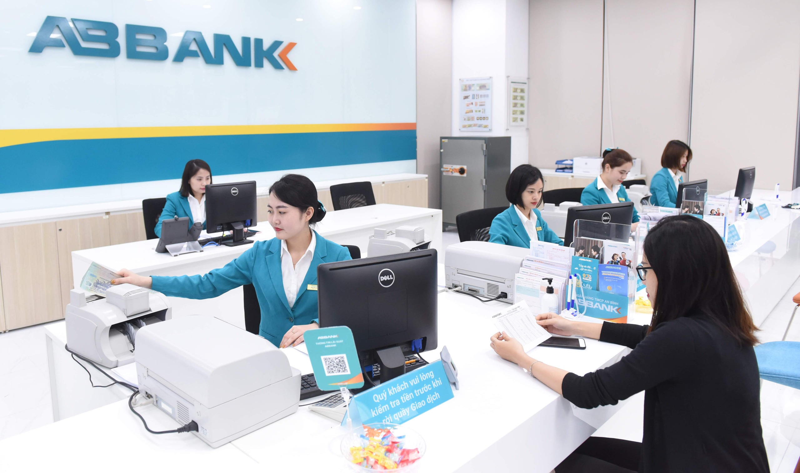 ABBank lãi 1.378 tỷ đồng trước thuế 11 tháng đầu năm - Ảnh 1.
