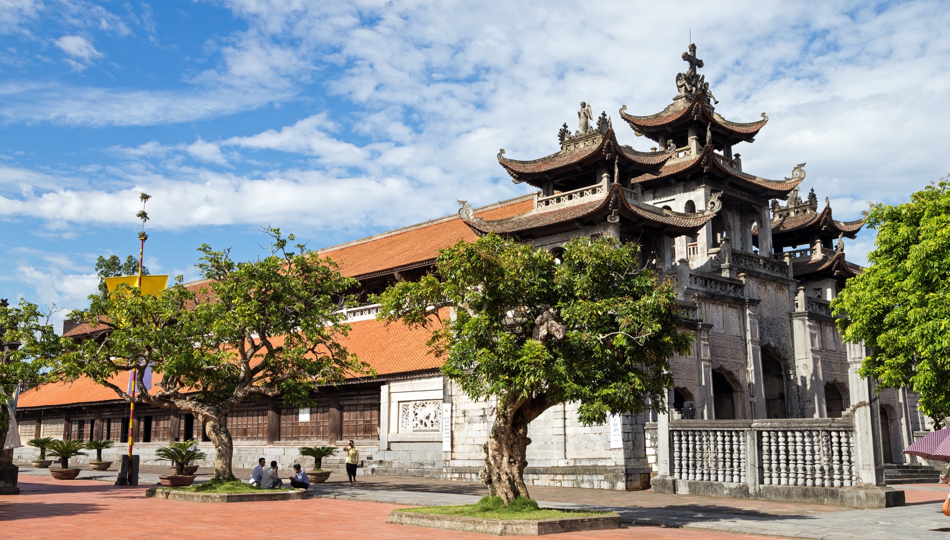 Dạo quanh các nhà thờ nổi tiếng dịp Giáng sinh trên khắp cả nước - Ảnh 3. Dạo quanh các nhà thờ nổi tiếng dịp Giáng sinh trên khắp cả nước - Ảnh 3.