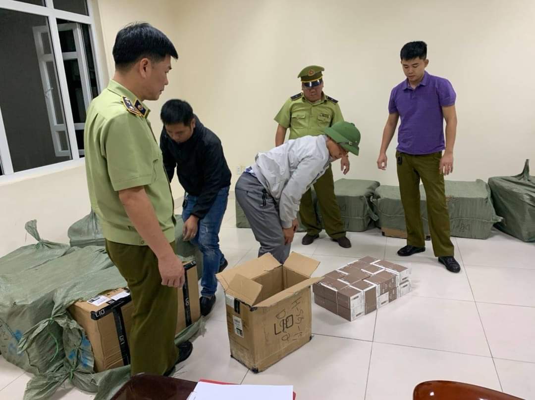 Hơn 12.000 chiếc thuốc lá điện tử trôi nổi chuẩn bị rao bán trên Facebook - Ảnh 2.