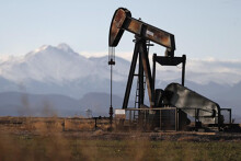 Giá xăng dầu hôm nay 22/12: Một loại COVID-19 mới đang lây lan tại Anh, đe dọa đến nhu cầu tiêu thụ