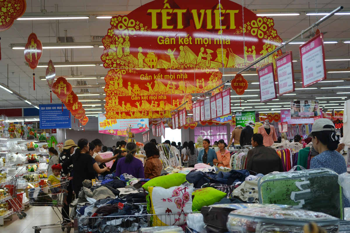 Tiêu dùng cuối năm: Hàng hóa Việt tăng cả chất và lượng, nhiều ưu đãi tín dụng tiêu dùng - Ảnh 2.