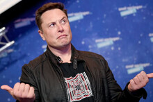 Elon Musk tiết lộ từng có ý định bán Tesla cho Apple nhưng CEO Tim Cook không đoái hoài