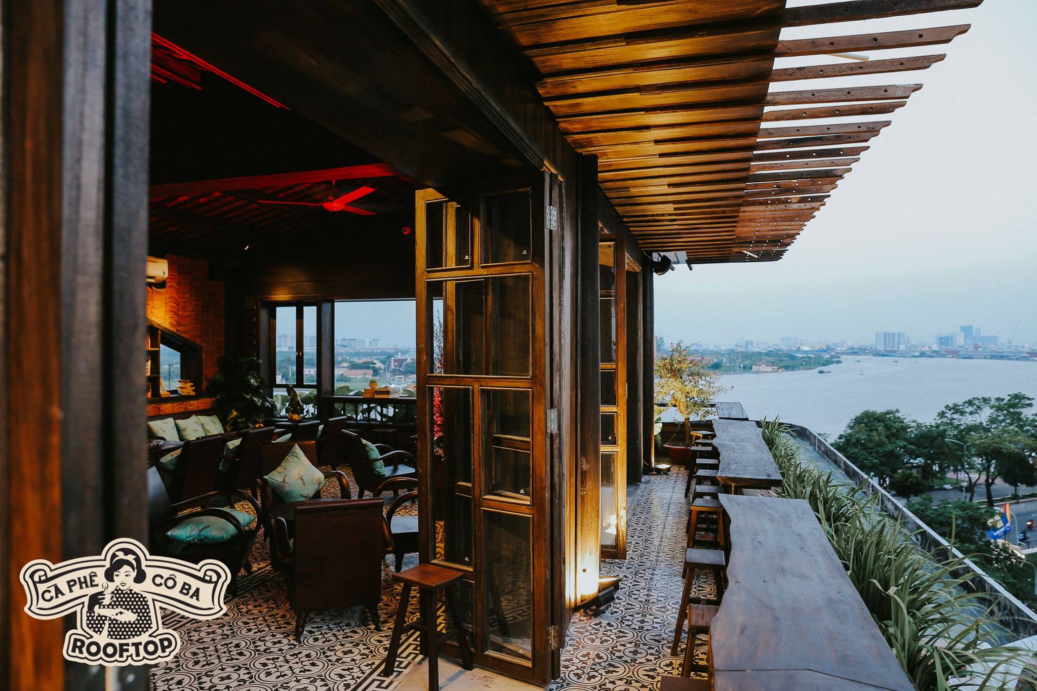 Lưu trọn khoảnh khắc chào năm mới với 15 quán cafe bar view đẹp ngắm pháo hoa - Ảnh 1. Lưu trọn khoảnh khắc chào năm mới với 15 quán cafe bar view đẹp ngắm pháo hoa - Ảnh 1.