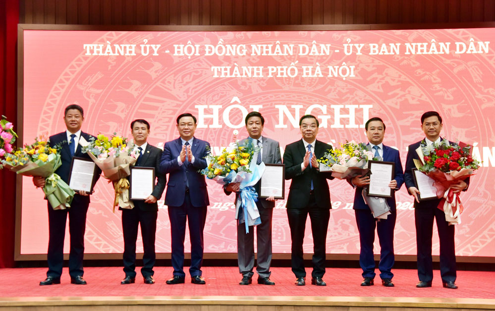 Hà Nội có thêm 5 Phó Chủ tịch UBND thành phố - Ảnh 1. Hà Nội có thêm 5 Phó Chủ tịch UBND thành phố - Ảnh 1.