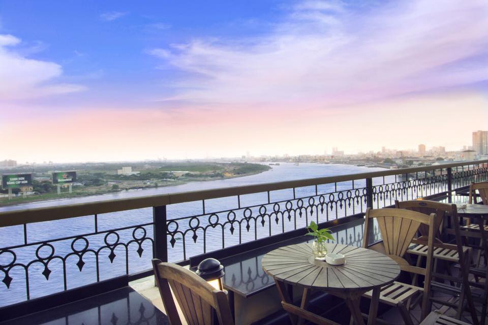 Lưu trọn khoảnh khắc chào năm mới với 15 quán cafe bar view đẹp ngắm pháo hoa - Ảnh 2. Lưu trọn khoảnh khắc chào năm mới với 15 quán cafe bar view đẹp ngắm pháo hoa - Ảnh 2.