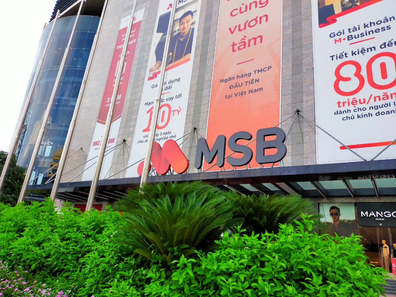 Cổ phiếu MSB tăng 13,3% ngày đầu lên HOSE - Ảnh 1. Cổ phiếu MSB tăng 13,3% ngày đầu lên HOSE - Ảnh 1.