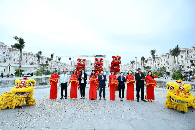 Khám phá Quảng trường nhạc nước Hòa Bình, địa điểm vui chơi mới xuất hiện ở Sài Gòn  - Ảnh 1.