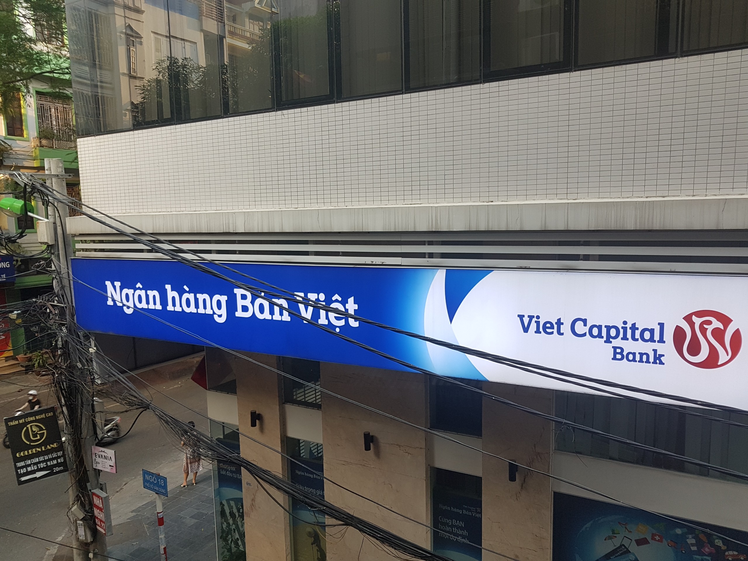 Ngân hàng Bản Việt phát hành hơn 35 triệu cổ phiếu để tăng vốn - Ảnh 1. Ngân hàng Bản Việt phát hành hơn 35 triệu cổ phiếu để tăng vốn - Ảnh 1.