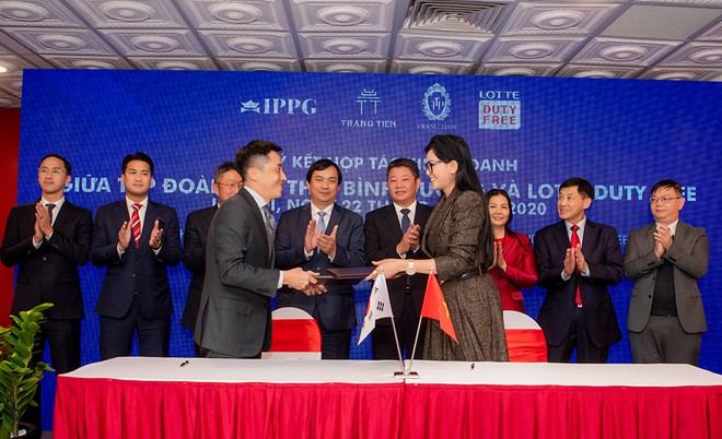 Cửa hàng miễn thuế có sức hút thế nào khiến ông Johnathan Hạnh Nguyễn mạnh tay đầu tư trong năm 2021? - Ảnh 1. Cửa hàng miễn thuế có sức hút thế nào khiến ông Johnathan Hạnh Nguyễn mạnh tay đầu tư trong năm 2021? - Ảnh 1.