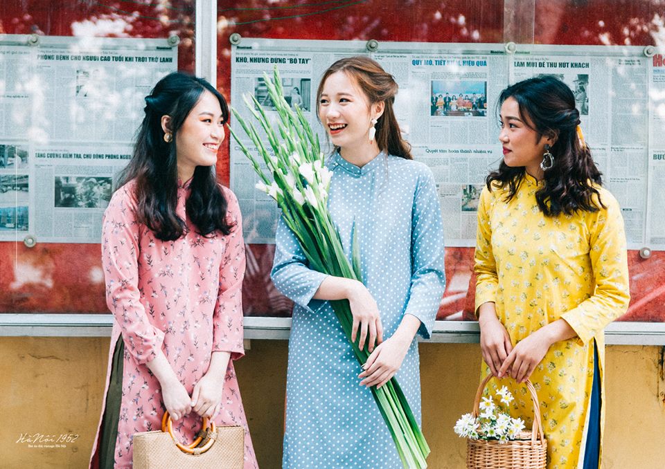 Dịp Tết Dương lịch, chụp ngay bộ ảnh áo dài thướt tha tại 5 địa điểm nổi tiếng ở Hà Nội - Ảnh 17. Dịp Tết Dương lịch, chụp ngay bộ ảnh áo dài thướt tha tại 5 địa điểm nổi tiếng ở Hà Nội - Ảnh 17.