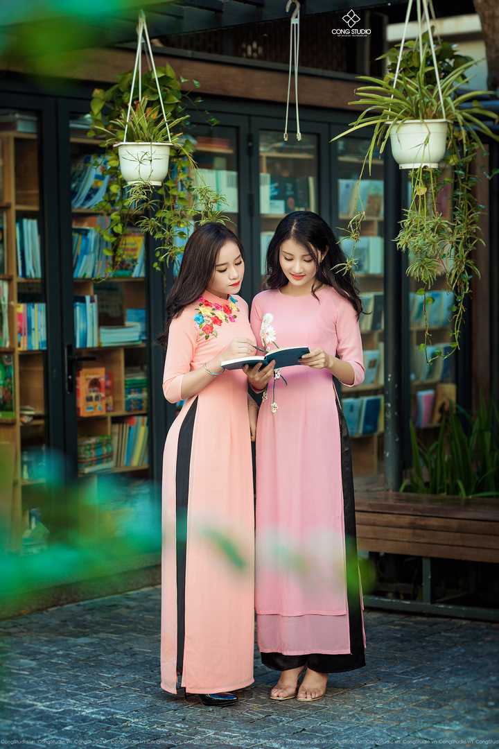 Dịp Tết Dương lịch, chụp ngay bộ ảnh áo dài thướt tha tại 5 địa điểm nổi tiếng ở Hà Nội - Ảnh 3. Dịp Tết Dương lịch, chụp ngay bộ ảnh áo dài thướt tha tại 5 địa điểm nổi tiếng ở Hà Nội - Ảnh 3.